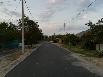 В селе Летняя Ставка обновили дорожное полотно на двух важных улицах