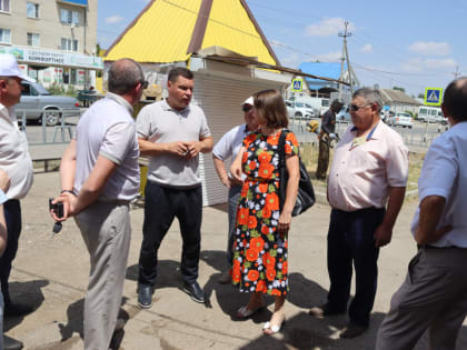 Сегодня  Глава Советского ГО Сергей Гультяев проверил  санитарное состояние ТК «Кооператор» и прилегающей территории