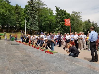 В акции «Горсть памяти» участвовали депутаты фракции «Единая Россия» в Думе Ставрополя