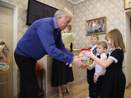 Николай Великдань навестил многодетные семьи Труновского округа