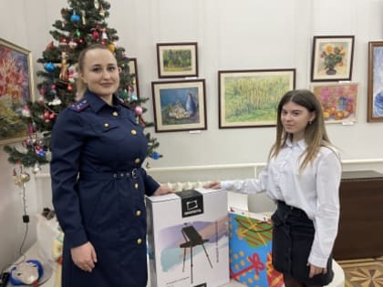 В Светлограде следователи СКР исполнили мечту девочки из детского дома