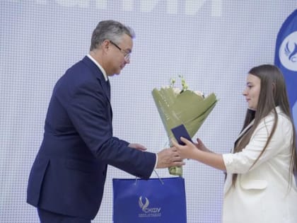 Губернатор Ставрополья вручил студенческие билеты детям участников спецоперации