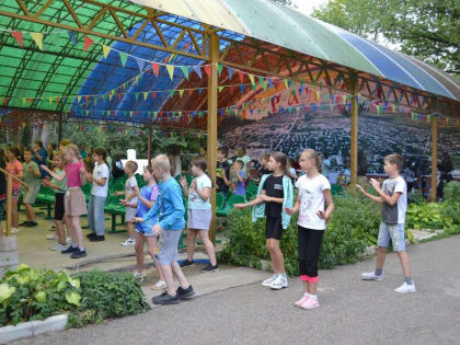 Дети из Луганской Народной Республики наслаждаются летом в Георгиевском округе