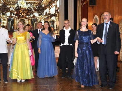 Элегантный вальс и торжественный полонез: VI  Южнороссийский бал собрал гостей