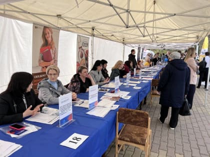 «Единая Россия» приняла участие во Всероссийской ярмарке трудоустройства