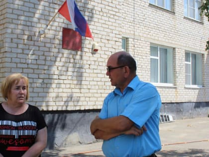 Водоснабжение в посёлке: местные жители обсуждают ситуацию с главой округа