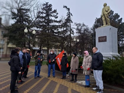 Минераловодские партийные активисты и члены ленинского комсомола почтили память Владимира Ильича Ленина