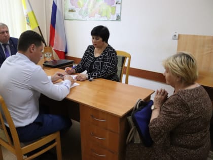 Сегодня представитель Губернатора СК в муниципальном образовании А.А. Новиков провел личный прием граждан в администрации Советского городского округа