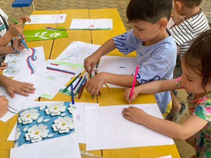 На открытых площадках Ставрополя детям рассказывают о Петре и Февронии в канун Дня семьи, любви и верности