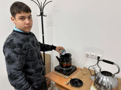 Георгиевские волонтеры изготовили для бойцов СВО почти 300 блиндажных свечей