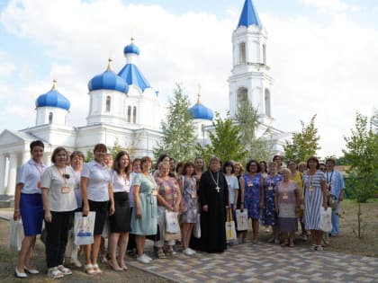 Благочинный Донского округа провел экскурсию по храму для участников XXI Форума публичных библиотек России «Библиокараван-2023»