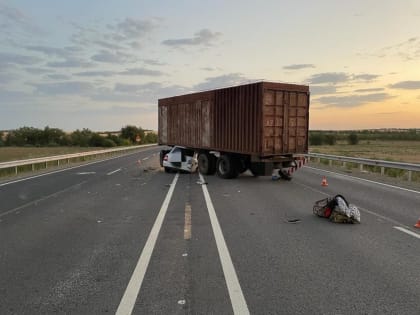 Три человека разбились насмерть о прицеп на Ставрополье
