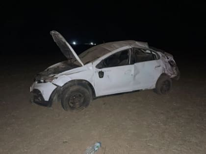 В Буденновском округе из-за небезопасной скорости перевернулся автомобиль, пострадали два участника