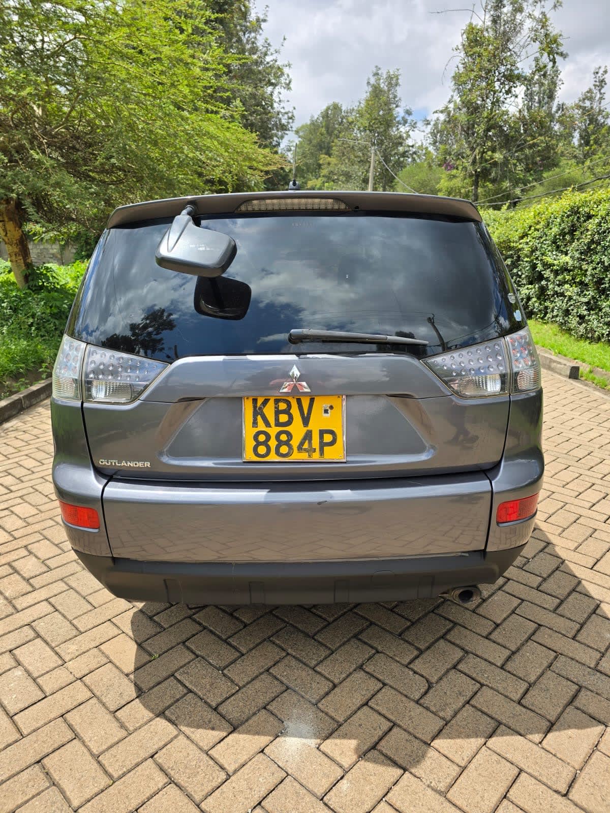 MITSUBISHI OUTLANDER