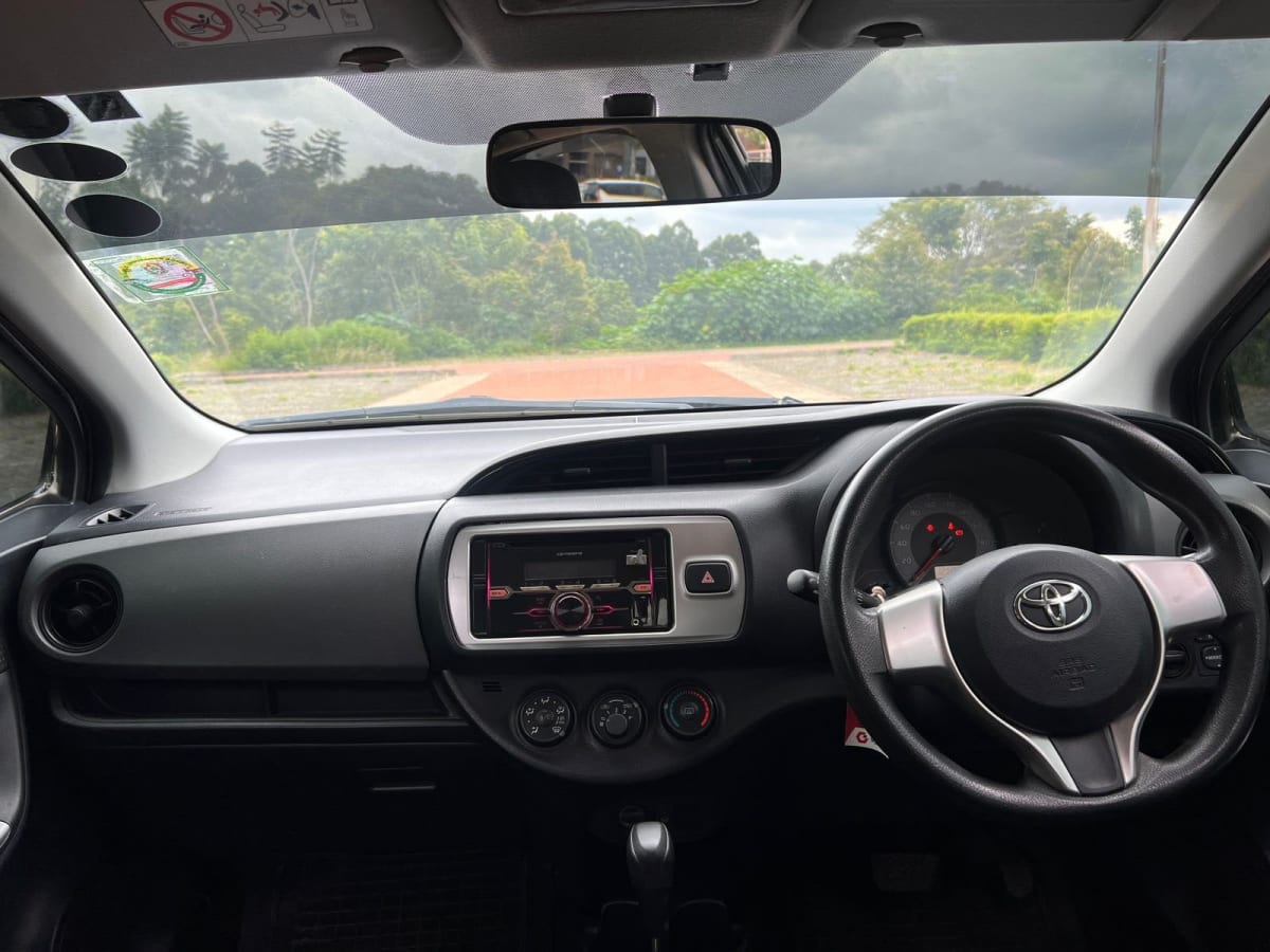 TOYOTA VITZ