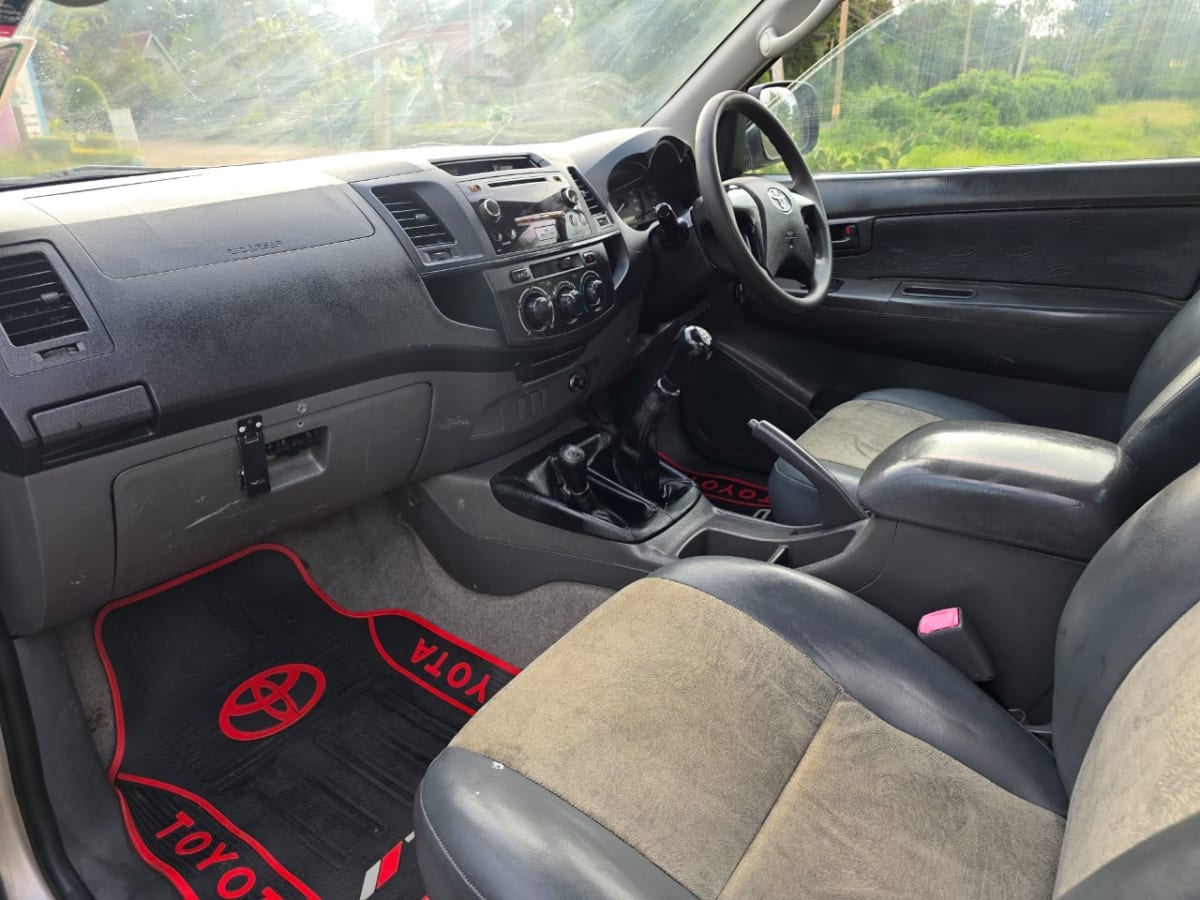 TOYOTA HIACE 7L