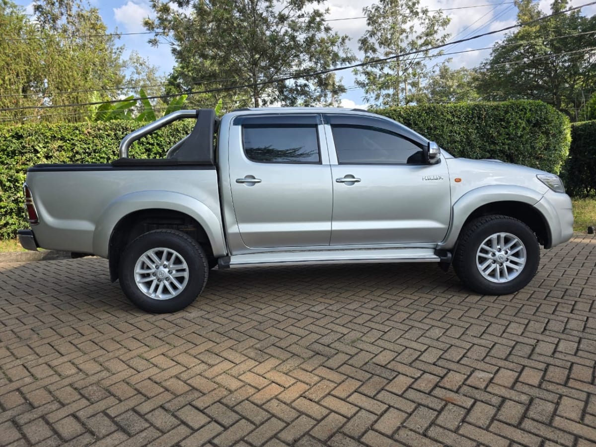 TOYOTA HILUX DOUBLE CAB