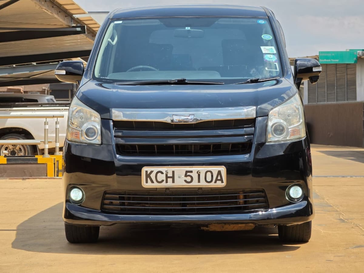TOYOTA NOAH