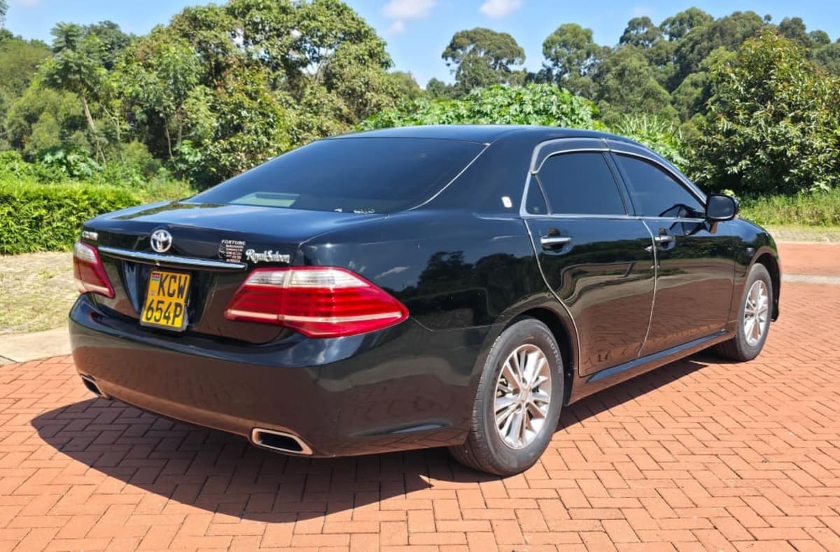 TOYOTA CROWN ROYAL SALOON