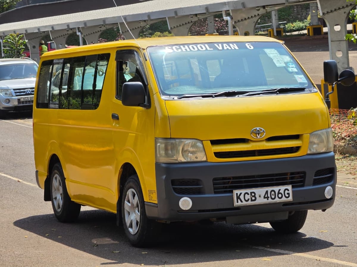 TOYOTA HIACE 7l