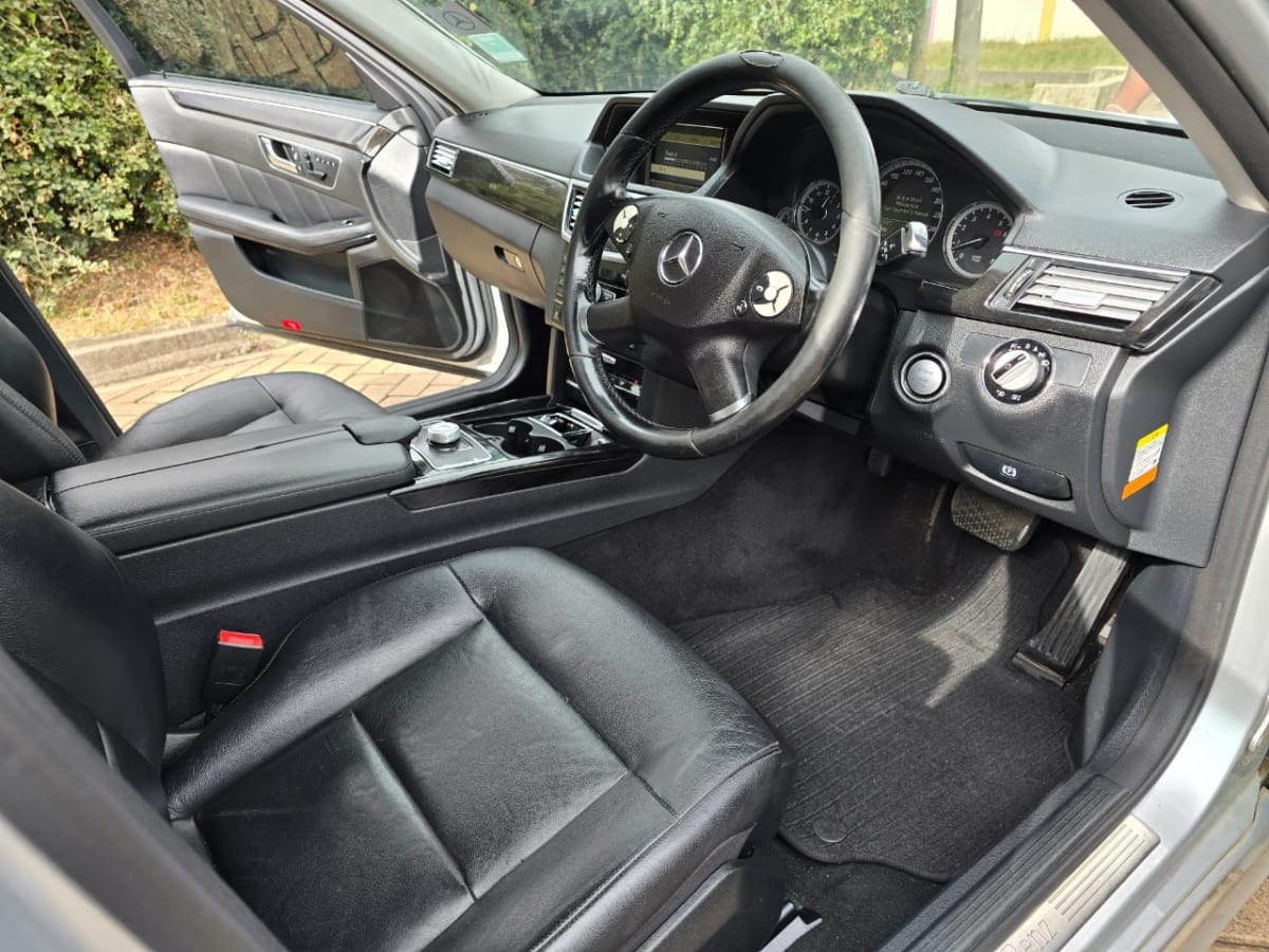 MERCEDES BENZ E300