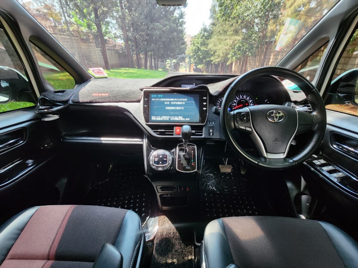 TOYOTA NOAH