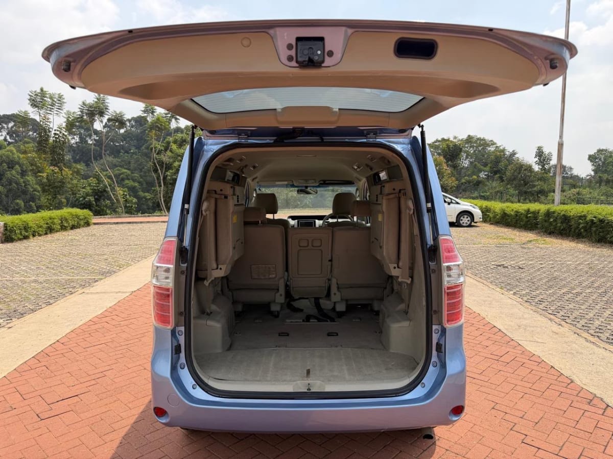TOYOTA NOAH
