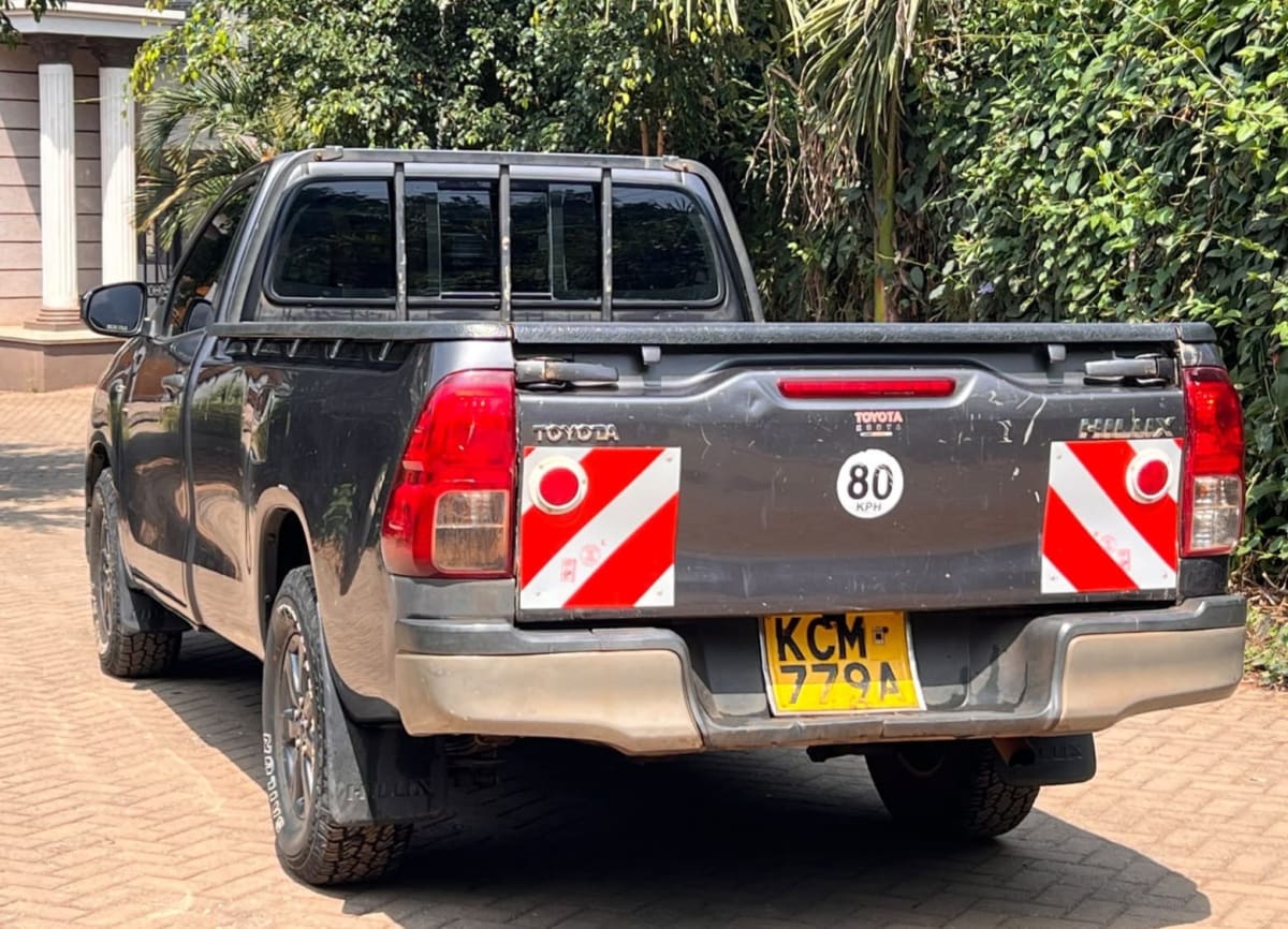 TOYOTA HILUX LOCAL