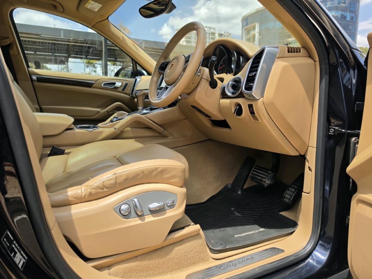 Porsche Cayenne (local)