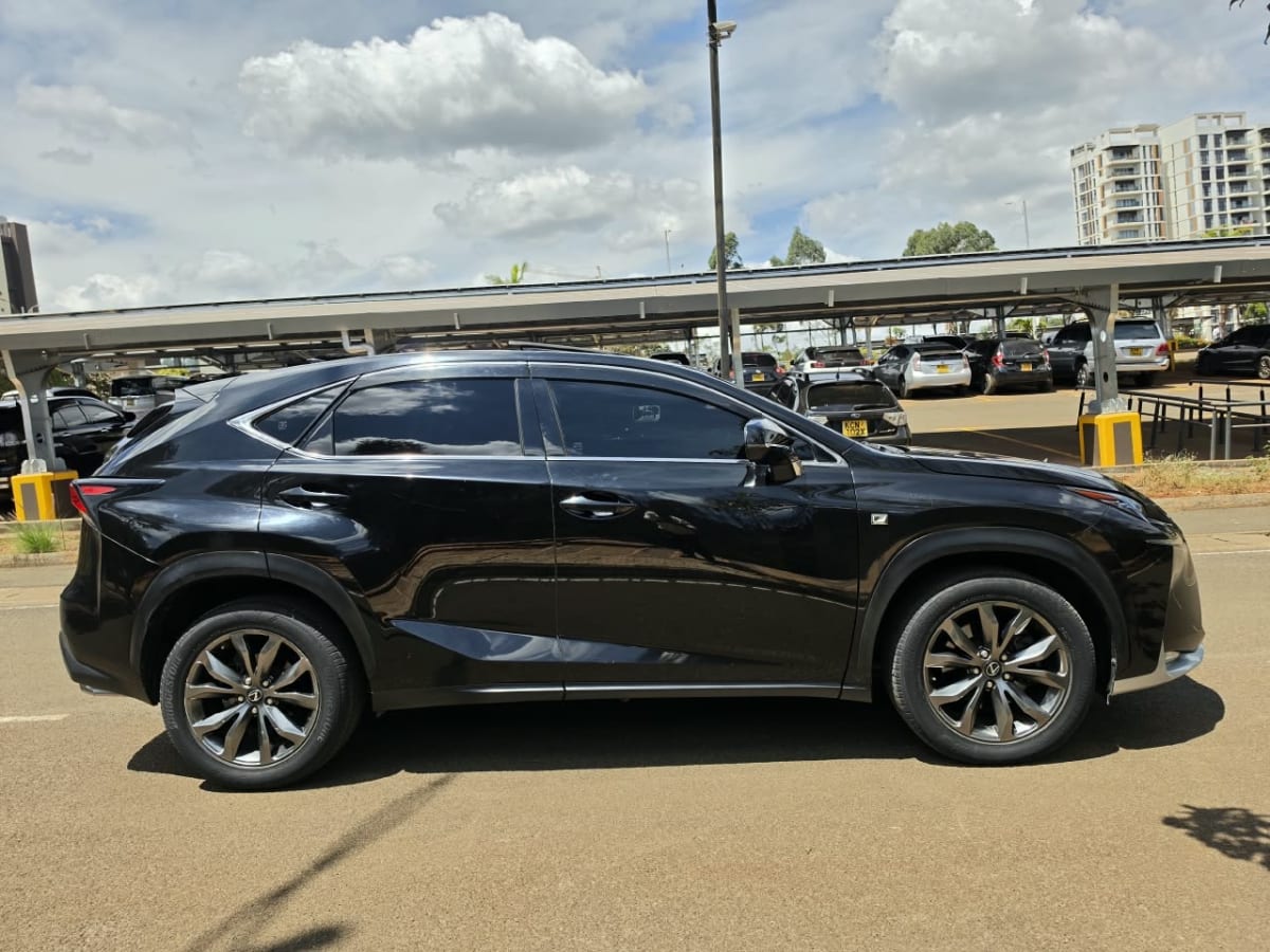 Lexus  NX200t
