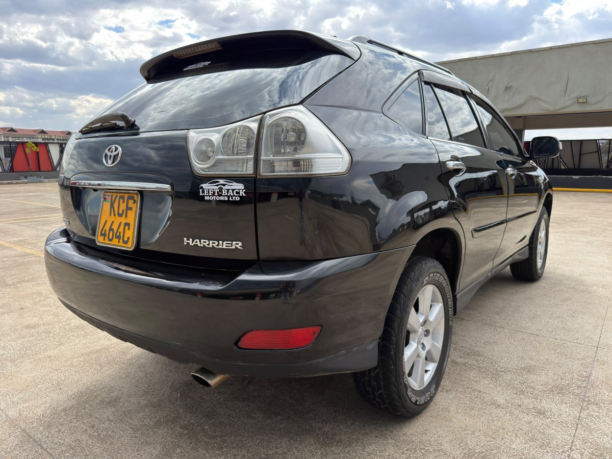 Toyota Harrier 240