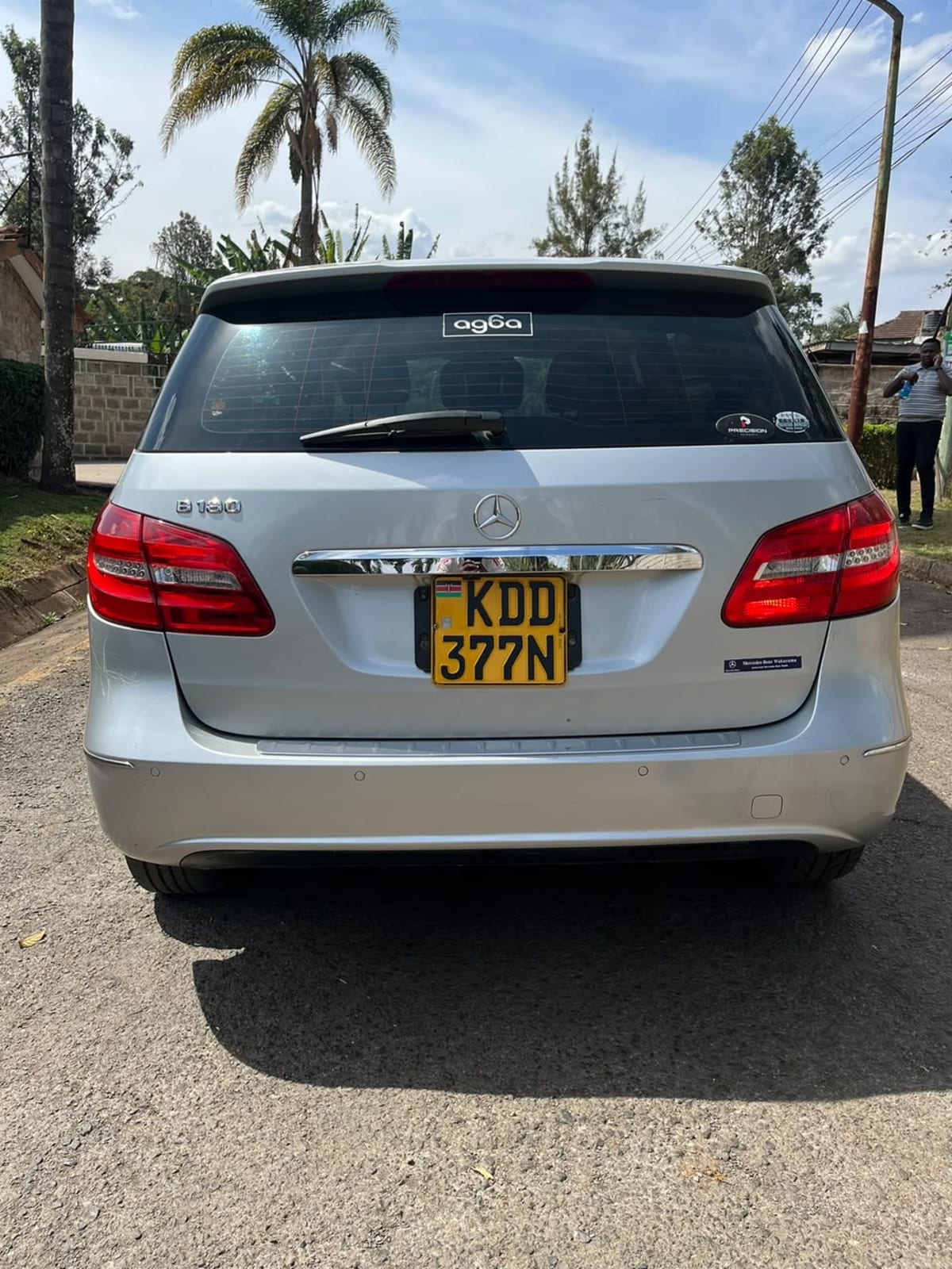 Mercedes Benz  B180