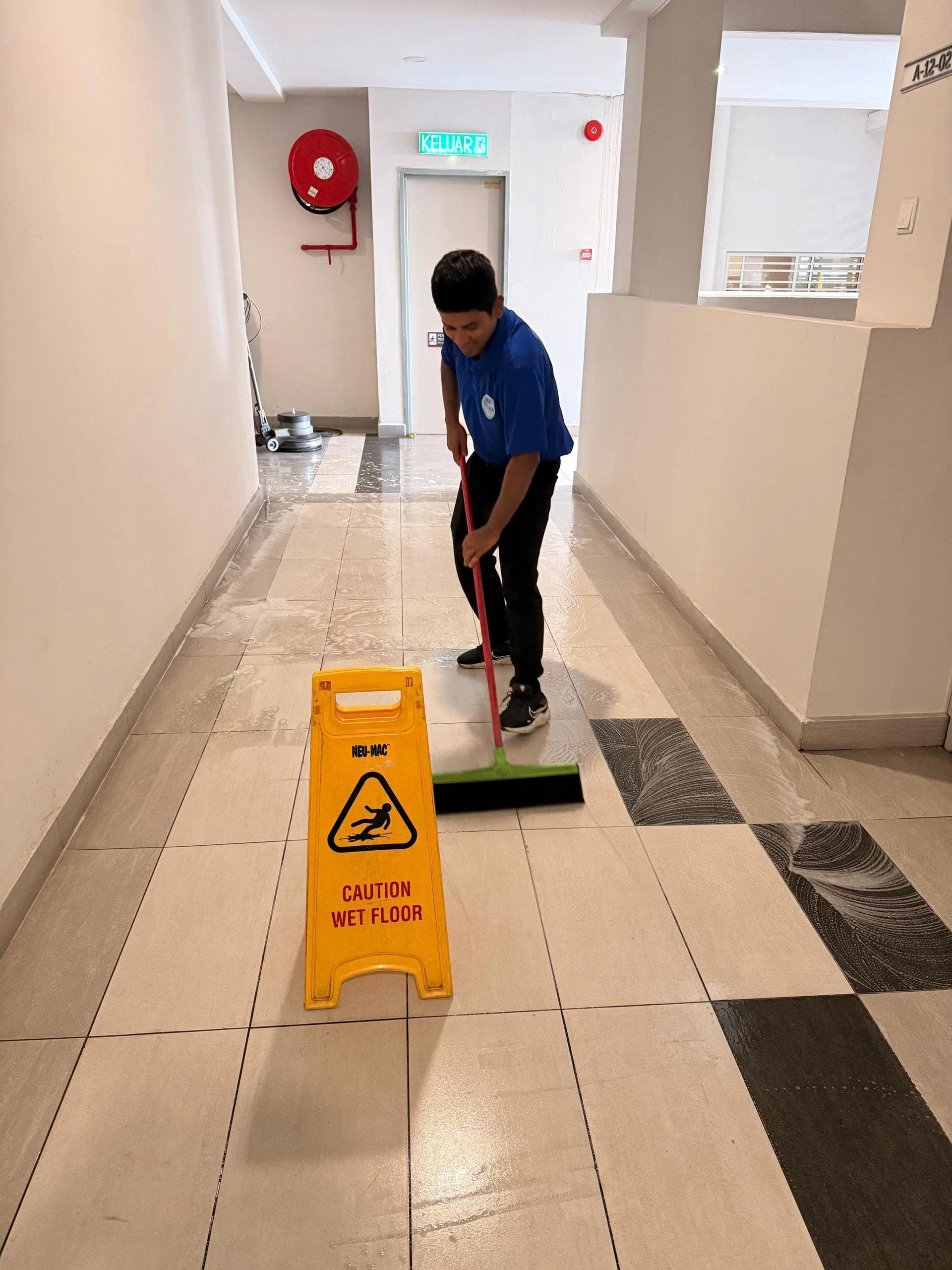 Floor Scrubbing 4