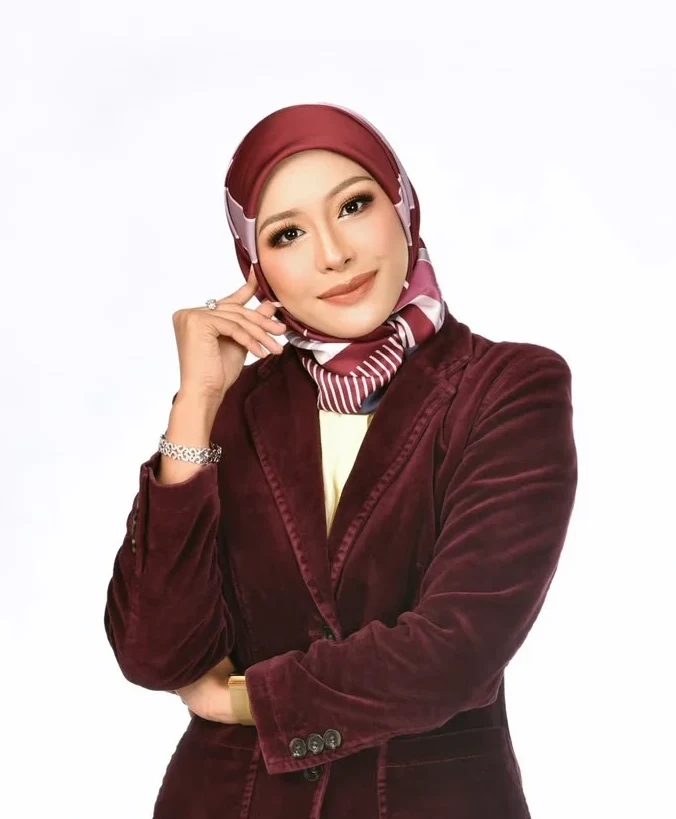 Gambar Profil Intan Zuraida