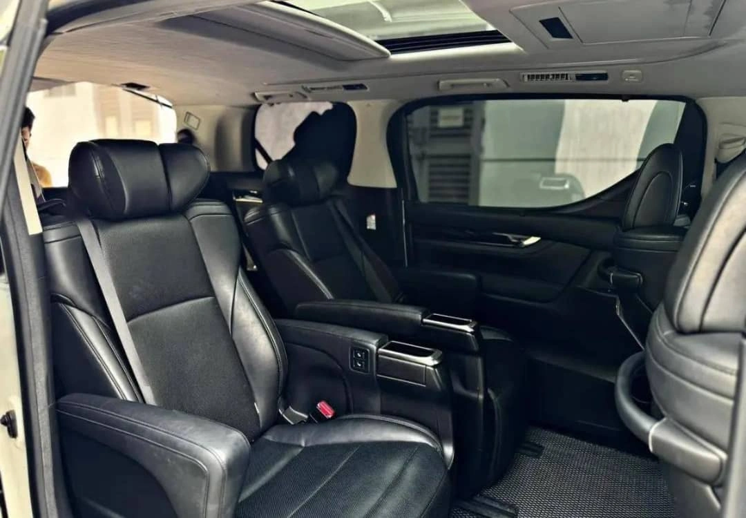 Toyota Alphard View 2