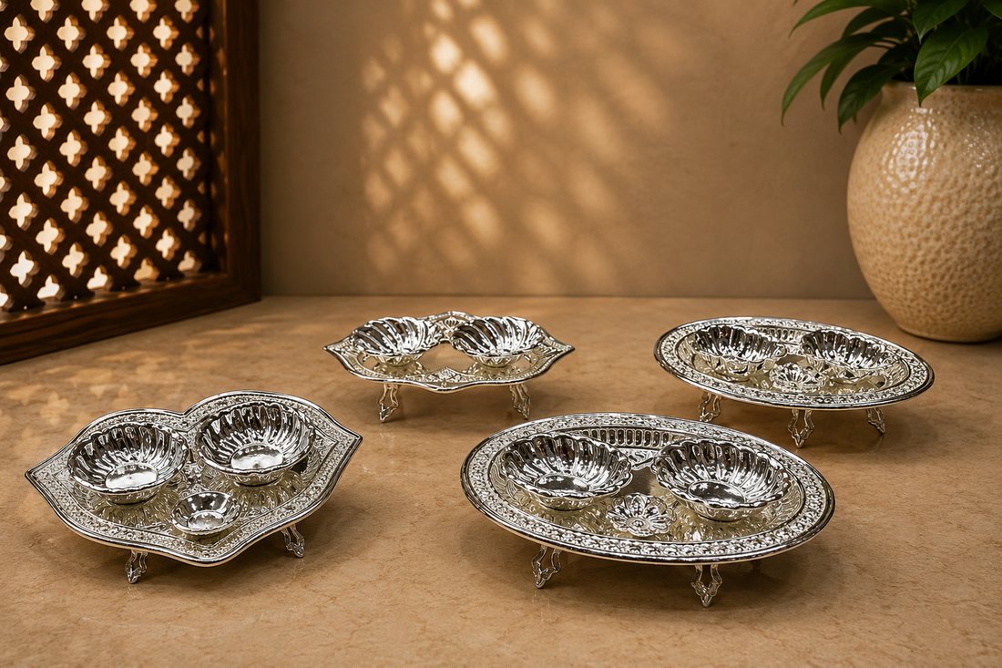 Silver Kamal Plate Stand