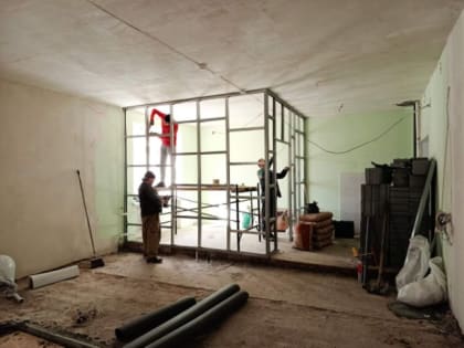 В больнице Асбеста строители ремонтируют кабинет для установки аппарата МРТ