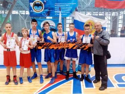 Воспитанники секции бокса ВСК Синара при поддержке СинТЗ приняли участие в межрегиональном турнире по боксу