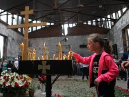 В день солидарности в борьбе с терроризмом в храмах Екатеринбургской митрополии будут совершены поминальный колокольный звон и заупокойные богослужения