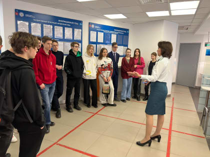 Для школьников Екатеринбурга проведены тематические экскурсии по налоговой инспекции и Единому регистрационному центру