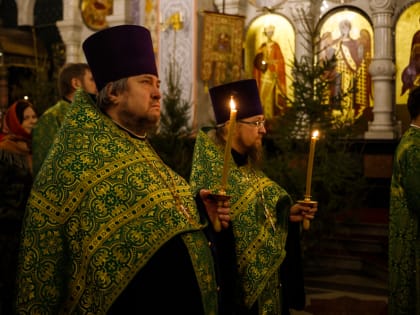 Митрополит Екатеринбургский и Верхотурский Евгений возглавил всенощное бдение в Храме-на-Крови