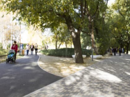 Обещали – сделали: ремонт подъездов и пешеходного моста, благотворительные акции