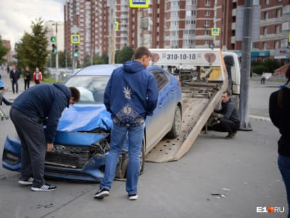 Мужчина, пострадавший в аварии на Ботанике, рассказал, как себя чувствуют он и его жена