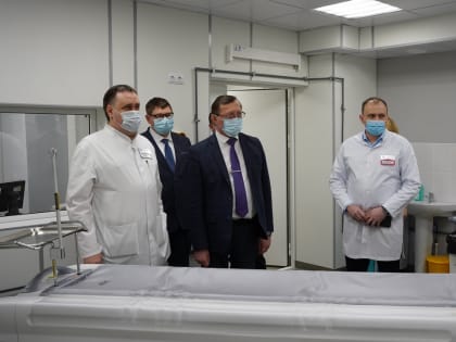 Госпиталь для ветеранов войн в Екатеринбурге получил компьютерный томограф, а 12 больниц региона — новые автомобили