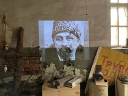 Нейросеть «оживит» Ленина, Бажова, Де Геннина и Мамина-Сибиряка на заводских стенах