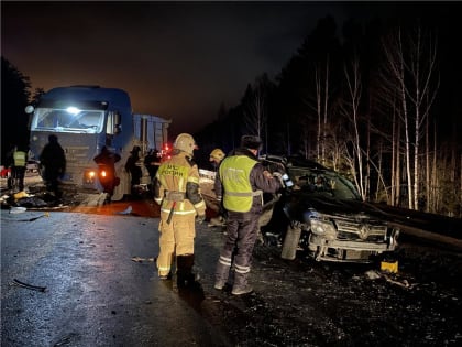 На выезде из Нижнего Тагила в ДТП с фурами погибла семья из Югры