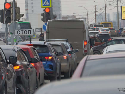 Каждый второй автомобилист в России добирается до работы на личной машине