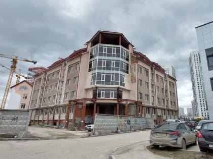 Недостроенный офисник на юго-западе Екатеринбурга продают за 250 млн рублей