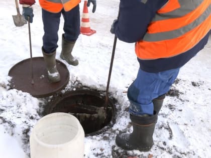 На сетях водоотведения Первоуральска устанавливают ловушки от засоров