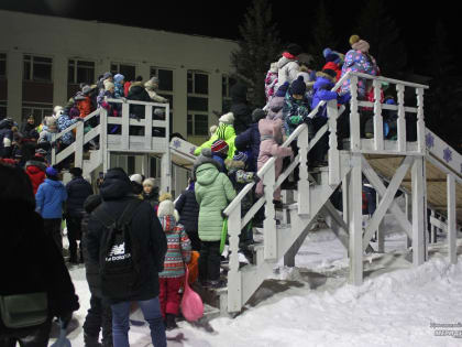 В Екатеринбурге ликвидировали опасную ледяную горку во дворе многоквартирного дома